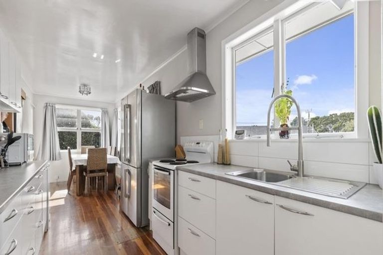 Photo of property in 27 Litten Road, Cockle Bay, Auckland, 2014