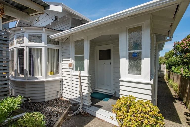 Photo of property in 99 Onepu Road, Lyall Bay, Wellington, 6022