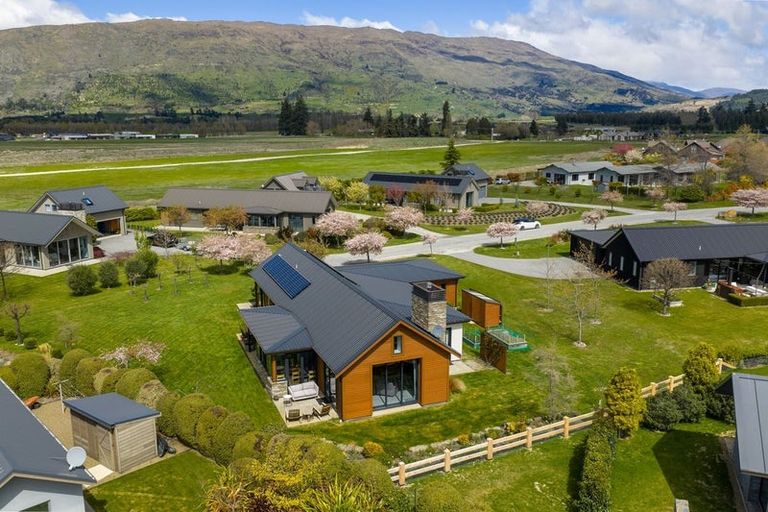 Photo of property in 5 Parkview Street, Wanaka, 9382