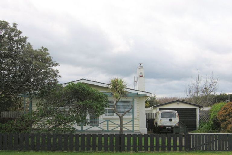 Photo of property in 45 Nash Parade, Foxton Beach, Foxton, 4815
