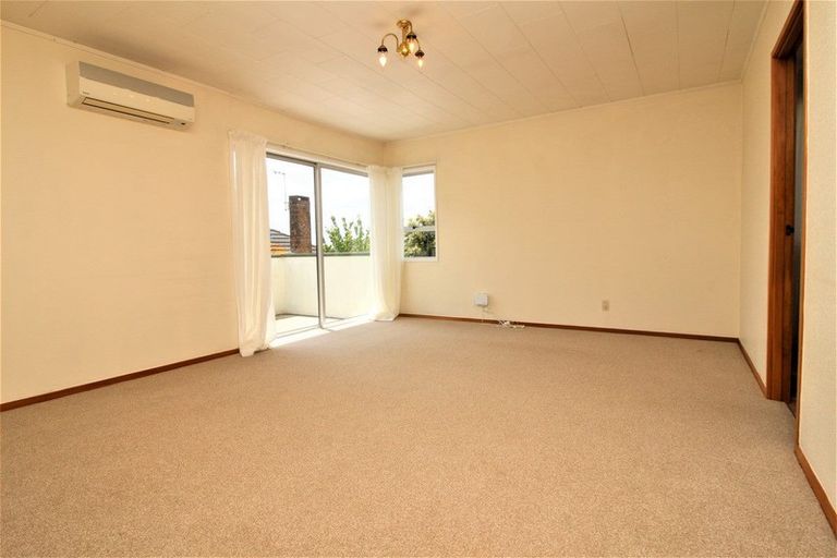 Photo of property in 1/37 South Lynn Road, Titirangi, Auckland, 0604