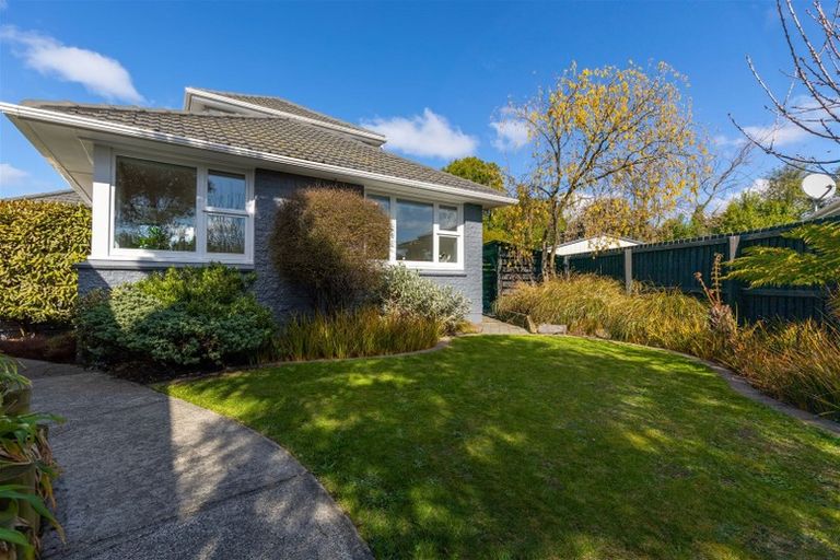 Photo of property in 76 Nortons Road, Avonhead, Christchurch, 8042