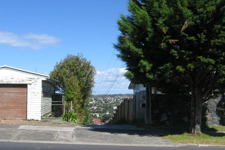 Photo of property in 2/84 Carlisle Road, Browns Bay, Auckland, 0632