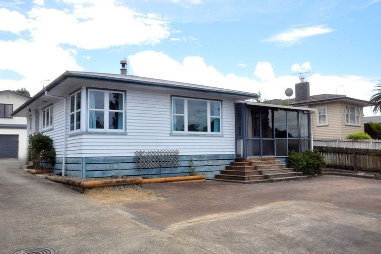 Photo of property in 3 Wood Avenue, Howick, Auckland, 2014