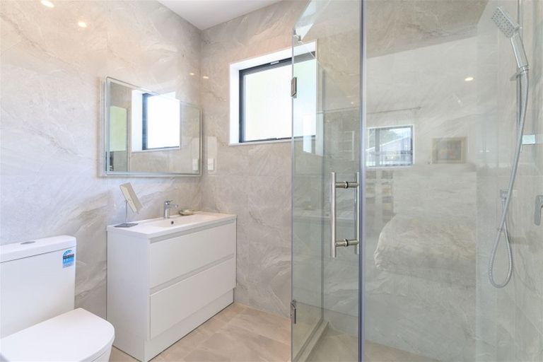 Photo of property in 26 Konoba Avenue, Kumeu, 0810