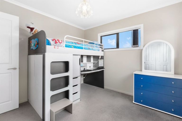 Photo of property in 5 Dusky Crescent, Aotea, Porirua, 5024