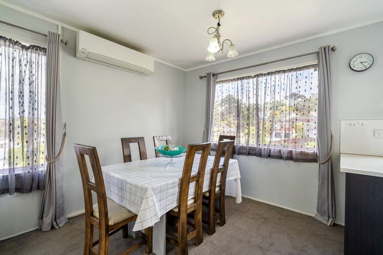 Photo of property in 52 Ayton Drive, Totara Vale, Auckland, 0629