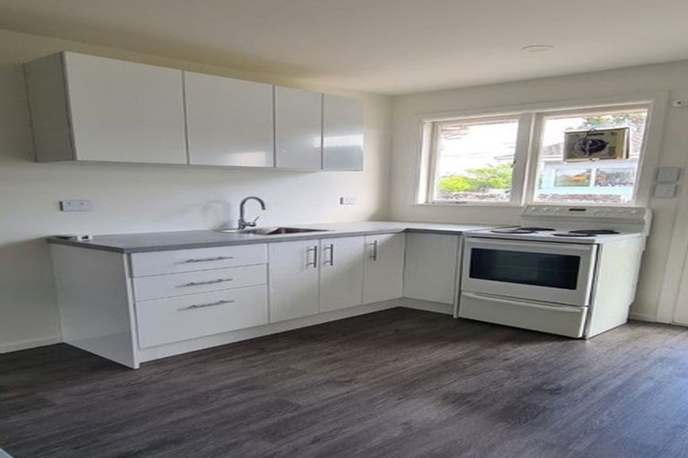 Photo of property in 4/215 Swanson Road, Henderson, Auckland, 0610