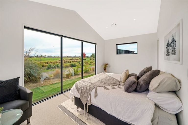 Photo of property in 17 Angus Place, Rangiora, 7400