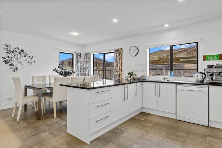 Photo of property in 19 Raabia Close, Parakai, 0830