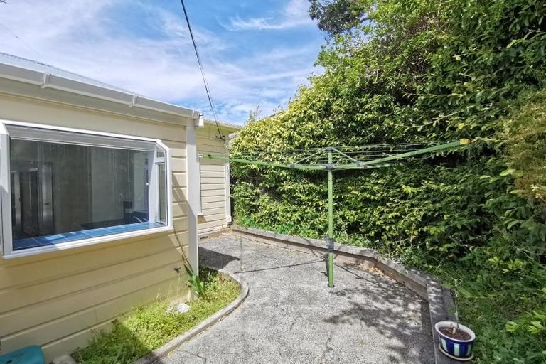 Photo of property in 5 Freeling Street, Island Bay, Wellington, 6023
