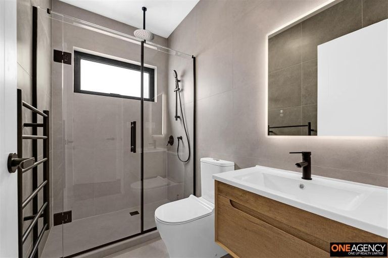 Photo of property in 18 Waimarie Drive, Karaka, 2578