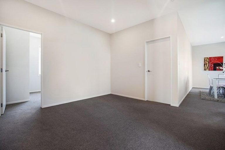 Photo of property in 8 Twin Parks Rise, Papakura, 2110