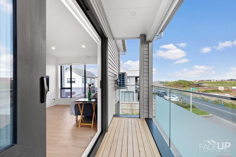 Photo of property in 2 Clay Lane, Hobsonville, Auckland, 0616