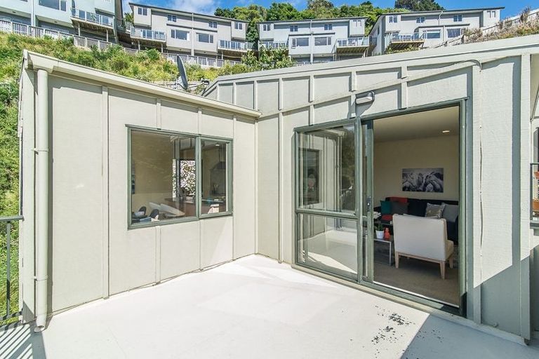 Photo of property in 3/19 Onslow Road, Khandallah, Wellington, 6035