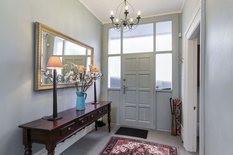 Photo of property in 11 Tinakori Road, Thorndon, Wellington, 6011