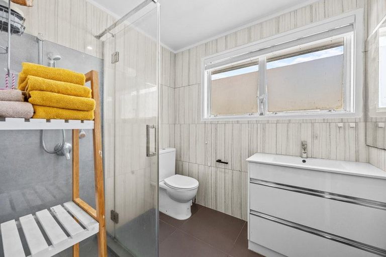 Photo of property in 22 Royal Road, Massey, Auckland, 0614