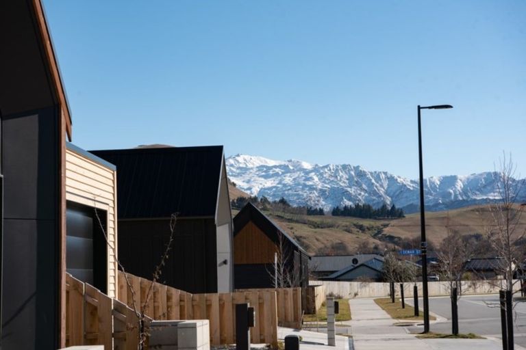 Photo of property in 28 Red Cottage Drive, Lake Hayes, Queenstown, 9304