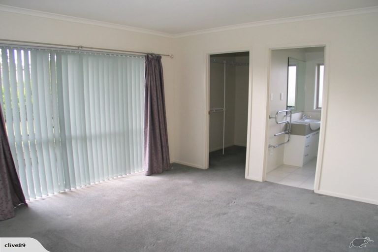 Photo of property in 14 Bibury Avenue, Henderson, Auckland, 0612