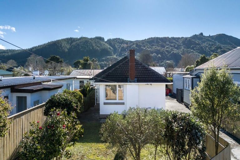 Photo of property in 19 Victoria Street, Ebdentown, Upper Hutt, 5018