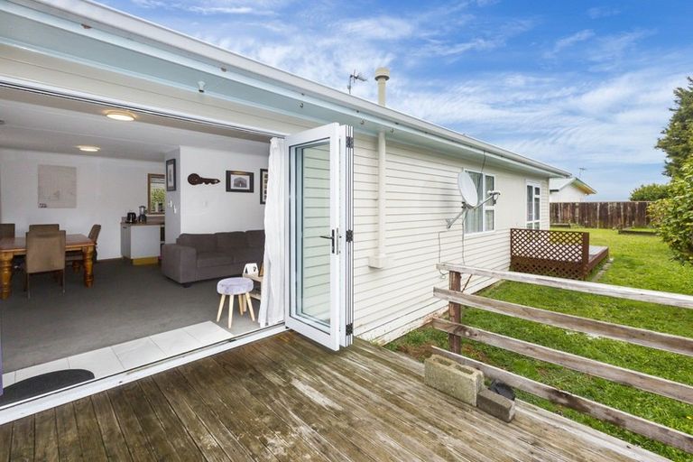 Photo of property in 28 Vista Crescent, Maoribank, Upper Hutt, 5018