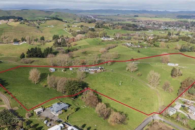 Photo of property in 1 Eagle Street, Waipawa, 4210