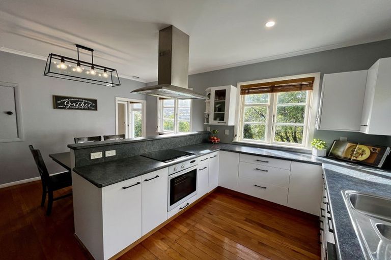 Photo of property in 14 Cecil Road, Tawa, Wellington, 5028