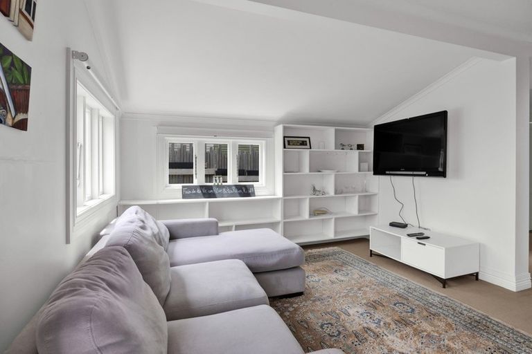 Photo of property in 77 Eliot Street, New Plymouth, 4310