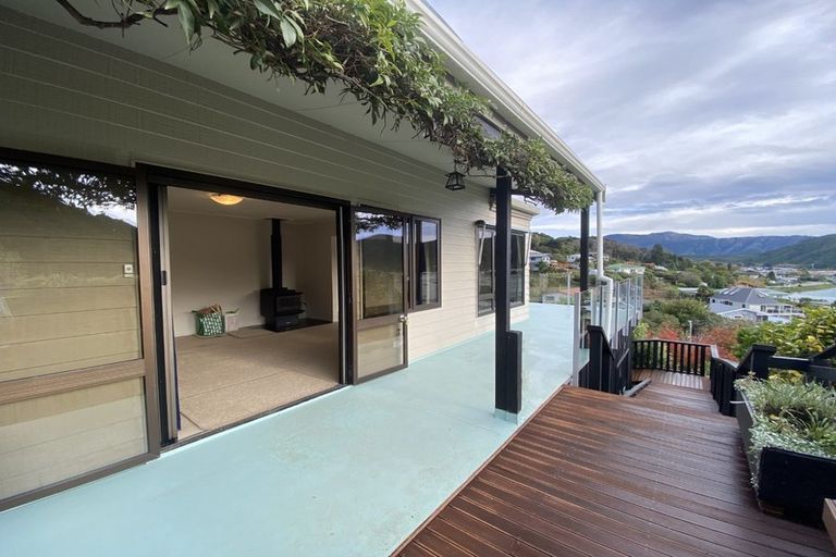 Photo of property in 8b Amelia Crescent, Waikawa, Picton, 7220