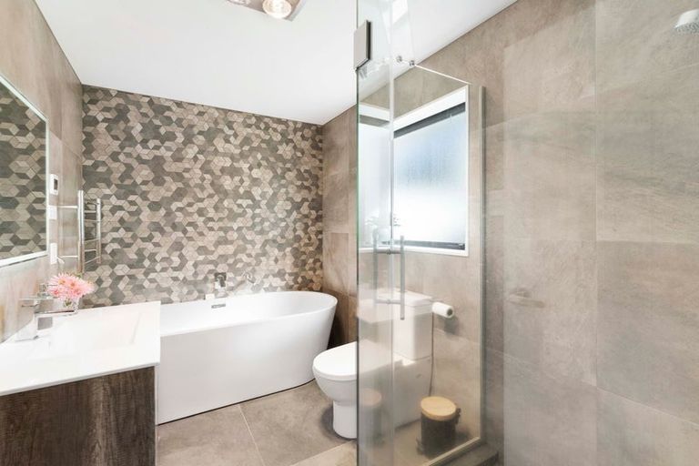 Photo of property in 111 Hillpark Drive, Pokeno, 2402