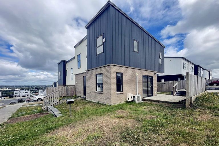 Photo of property in 1a Putiputi Way, Papakura, 2110