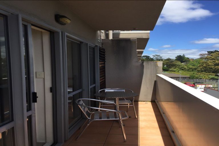 Photo of property in 1e/30 Westward Ho, Glen Eden, Auckland, 0602