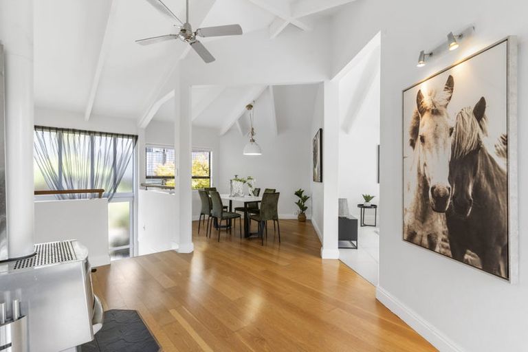 Photo of property in 55 Seaton Road, Murrays Bay, Auckland, 0630