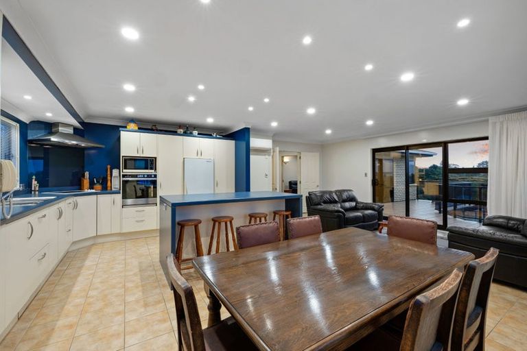 Photo of property in 10 Larsen Place, Merrilands, New Plymouth, 4312