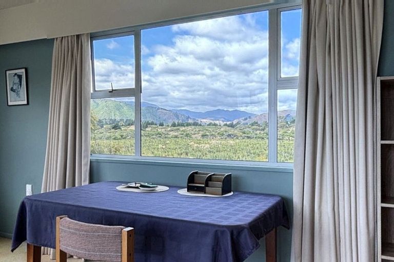 Photo of property in 17 Freyberg Crescent, Waikanae Beach, Waikanae, 5036