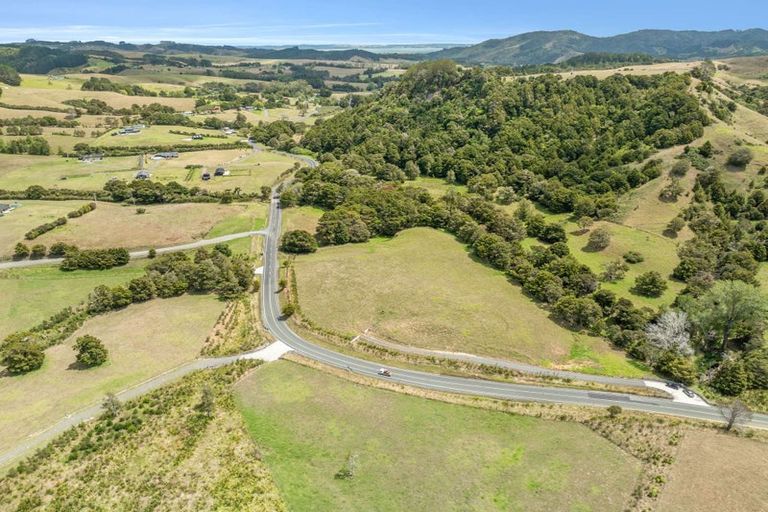 Photo of property in 645 West Coast Road, Oratia, Warkworth, 0604