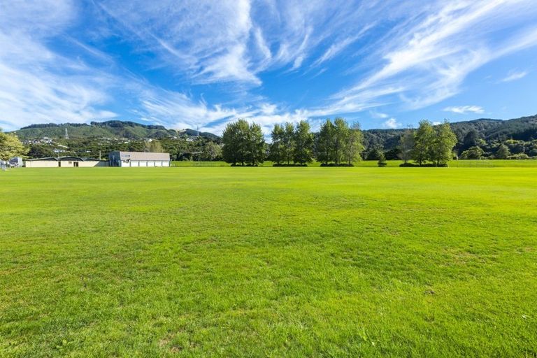 Photo of property in 18 Mary Crescent, Elderslea, Upper Hutt, 5018