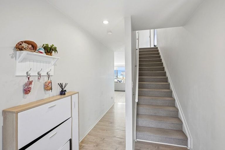 Photo of property in 9/12 Schnapper Rock Road, Schnapper Rock, Auckland, 0632