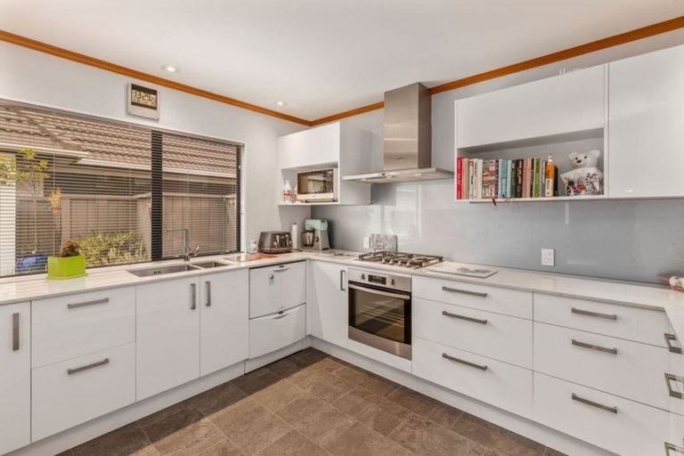 Photo of property in 2/4 Wai-iti Crescent, Woburn, Lower Hutt, 5010