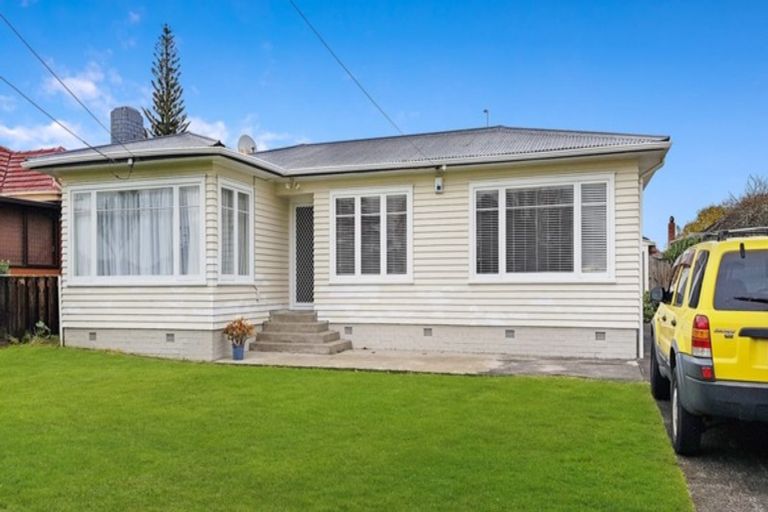 Photo of property in 46 Hallberry Road, Mangere East, Auckland, 2024
