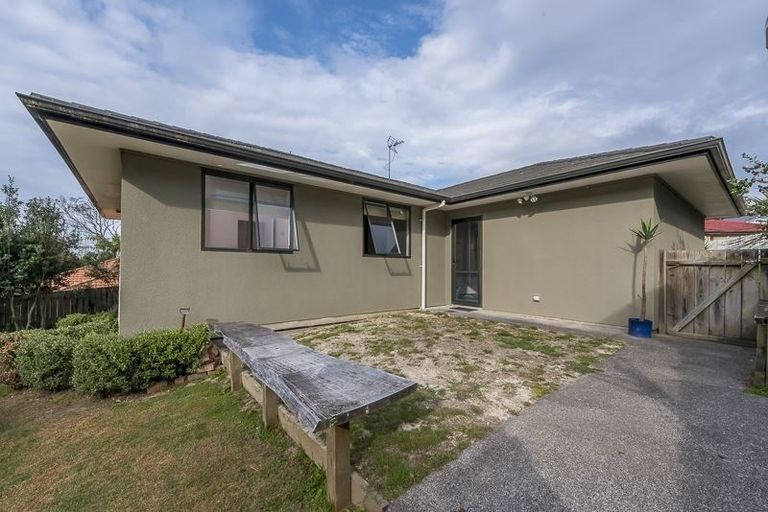 Photo of property in 26 Dovey Place, Massey, Auckland, 0614