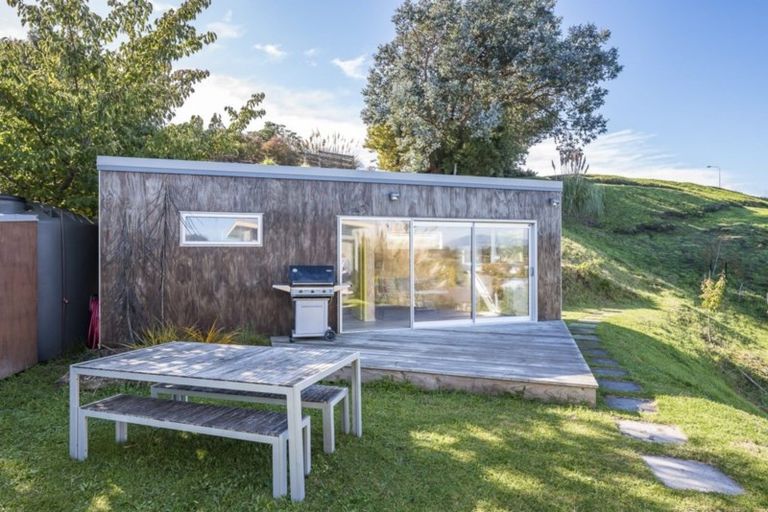 Photo of property in 33a Hicks Crescent, Waikanae Beach, Waikanae, 5036