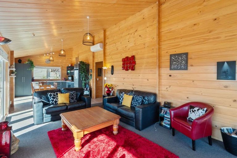 Photo of property in 21 Oxford Street, Waikari, 7420