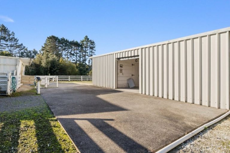 Photo of property in 102 Sanders Road, Paremoremo, Albany, 0793