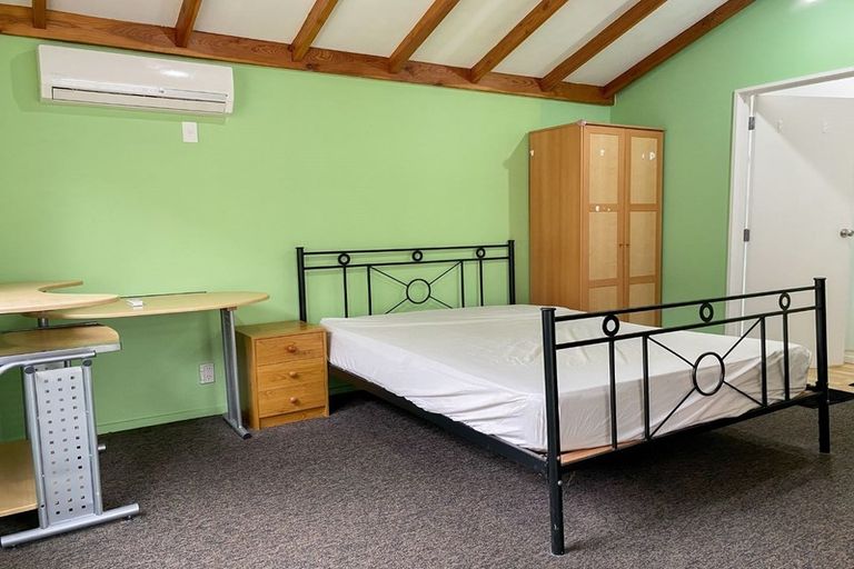 Photo of property in 5 Nyton Place, Bryndwr, Christchurch, 8053