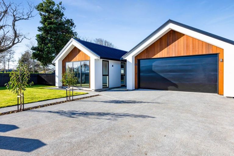 Photo of property in 74 Turuturu Road, Hawera, 4674