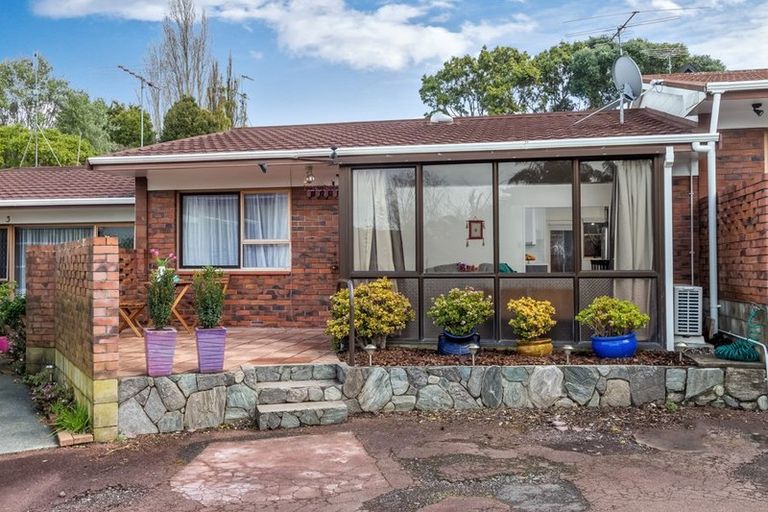 Photo of property in 2/83 Uxbridge Road, Cockle Bay, Auckland, 2014