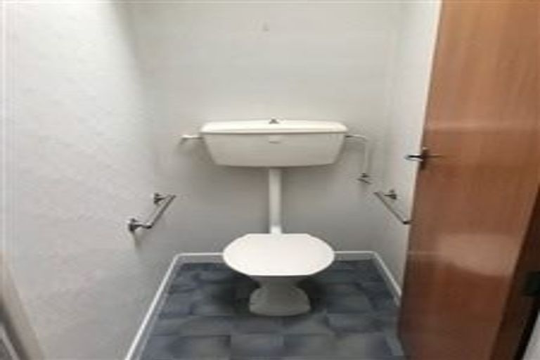 Photo of property in 1/148 Queen Street, Northcote Point, Auckland, 0627