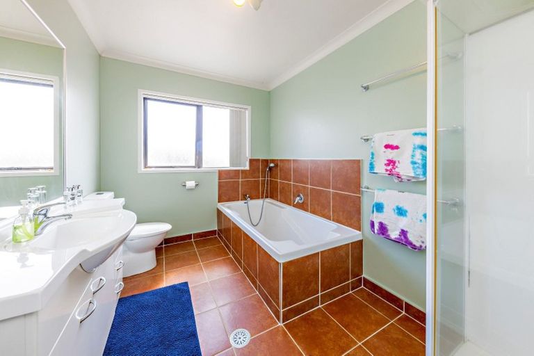Photo of property in 9 Nicholas Gibbons Drive, Clendon Park, Auckland, 2103