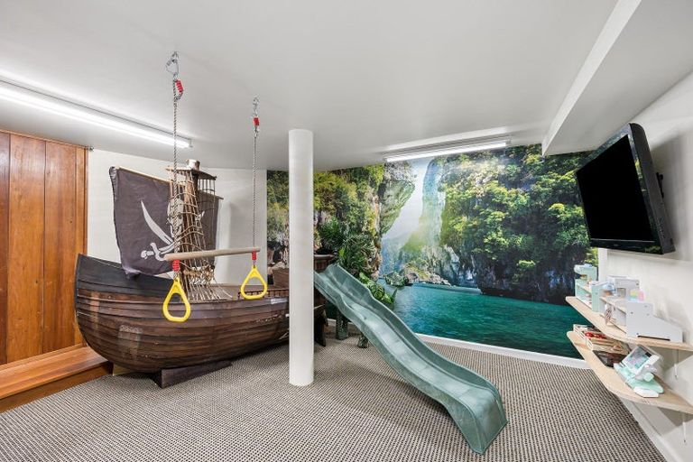 Photo of property in 61 Onslow Road, Khandallah, Wellington, 6035